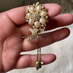 VINTAGE | Faux Oval Pearls Crystals Rhinestones Flower Gold Tone Stick Hat Pin